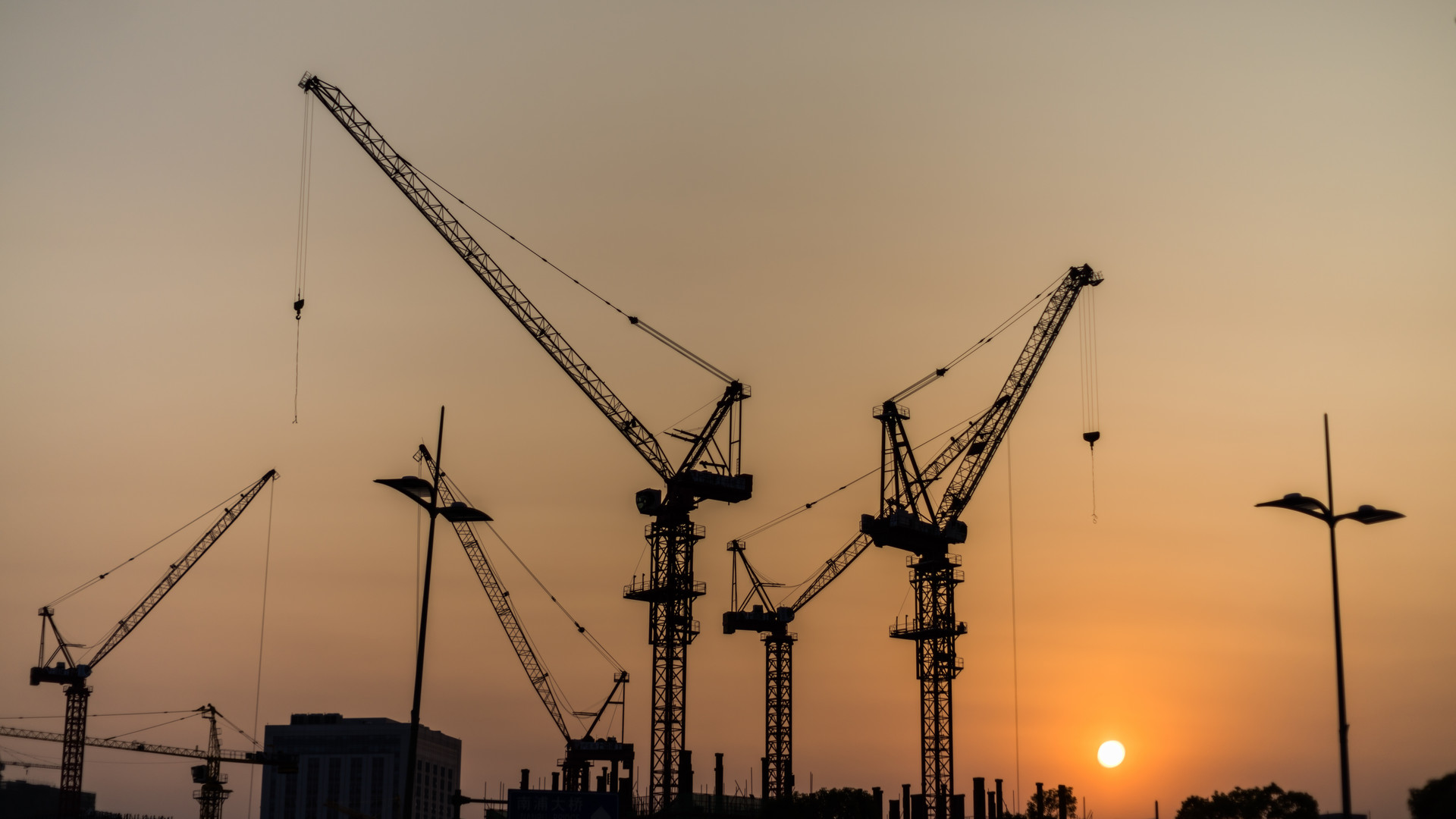 起重機(jī)械設(shè)備介紹、分類(lèi)、養(yǎng)護(hù)問(wèn)題匯總