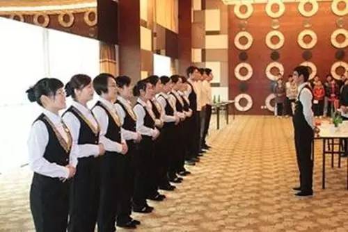 餐飲服務禮儀培訓大全 打造專業服務團隊的核心指南